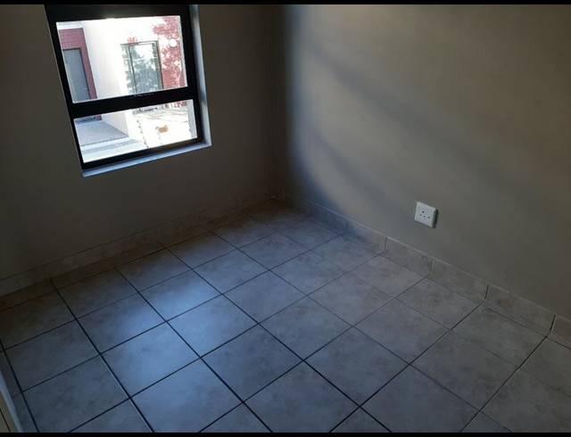 2 BEDROOM PROPERTY TO RENT IN BURGUNDY ESTATE